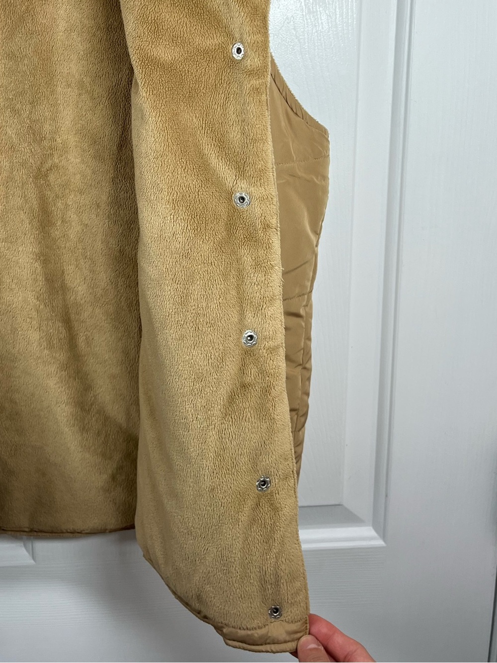 Sag Harbor Tan Quilted Vest with Plush Fur Collar (L) - Picture 12 of 13